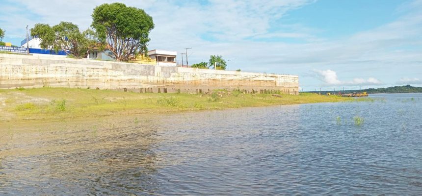 O Governo do Amazonas, por meio da Secretaria de Estado de Infraestrutura (Seinfra), concluiu a obra de recuperação de processo erosivo e construção do muro de contenção da orla do município de Nhamundá, distante 383 quilômetros de Manaus.